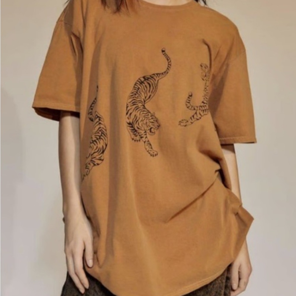 Urban Outfitters Graphic Tiger Print Women's Top